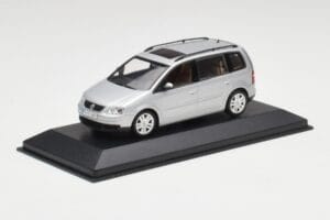 Volkswagen Touran Reflex Strieborný Minichamps 1:43 TOURAN001 Kov – obrázok 2 z 4