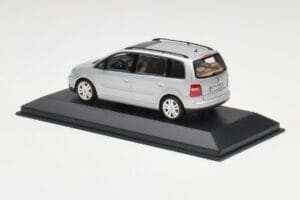 Volkswagen Touran Reflex Strieborný Minichamps 1:43 TOURAN001 Kov – obrázok 3 z 4