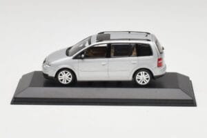 Volkswagen Touran Reflex Strieborný Minichamps 1:43 TOURAN001 Kov