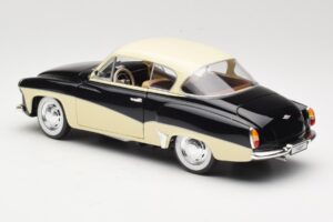 Wartburg 311 Coupe Čierny & Béžový Revell 1:18 8419 Kov – obrázok 7 z 8