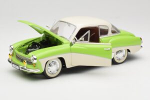 Wartburg 313 Pastelová Zelená cez Béžovú Revell 1:18 9018 Kov – obrázok 2 z 8