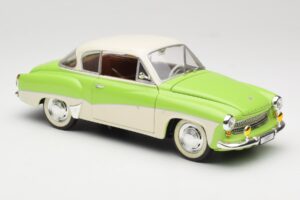 Wartburg 313 Pastelová Zelená cez Béžovú Revell 1:18 9018 Kov – obrázok 6 z 8