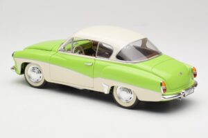 Wartburg 313 Pastelová Zelená cez Béžovú Revell 1:18 9018 Kov – obrázok 7 z 8