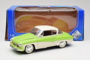 Wartburg 313 Pastelová Zelená cez Béžovú Revell 1:18 9018 Kov – obrázok 8 z 8