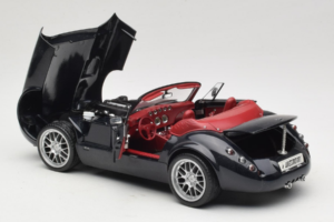Wiesmann Roadster MF Carbon Black Revell 1:18 WIESMANN001 Kov – obrázok 8 z 9