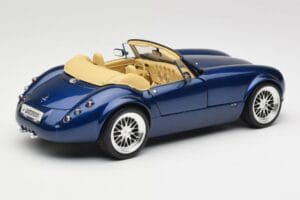 Wiesmann Roadster MF3 Modrý Revell 1:18 08861 Kov – obrázok 3 z 8