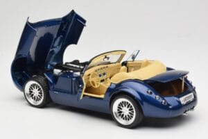 Wiesmann Roadster MF3 Modrý Revell 1:18 08861 Kov – obrázok 5 z 8