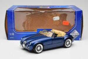 Wiesmann Roadster MF3 Modrý Revell 1:18 08861 Kov – obrázok 8 z 8