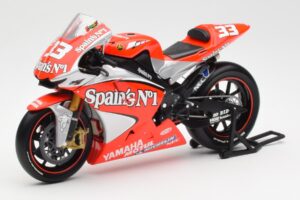 Yamaha YZR-M1 Gauloises Fortuna Yamaha #7 C. Checa MotoGP 2004 Minichamps 1:12 122043007 Kov – obrázok 2 z 6