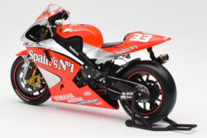 Yamaha YZR-M1 Gauloises Fortuna Yamaha #7 C. Checa MotoGP 2004 Minichamps 1:12 122043007 Kov – obrázok 5 z 6