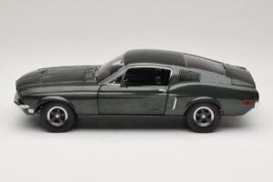 Ford Mustang GT Bullitt s Figúrkou Stevea McQueena Greenlight 1:18 12885 Kov – obrázok 4 z 8