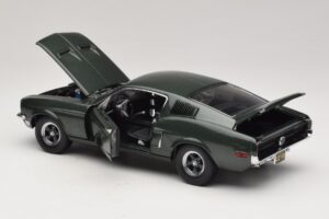 Ford Mustang GT Bullitt s Figúrkou Stevea McQueena Greenlight 1:18 12885 Kov – obrázok 5 z 8
