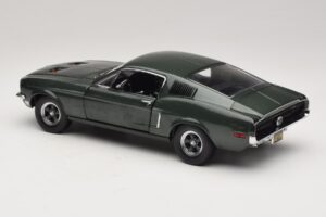 Ford Mustang GT Bullitt s Figúrkou Stevea McQueena Greenlight 1:18 12885 Kov – obrázok 7 z 8
