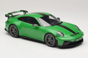 Porsche 911 992.2 GT3 Weissach Package Python Green GT Spirit 1:18 GT576 Živica – obrázok 4 z 6