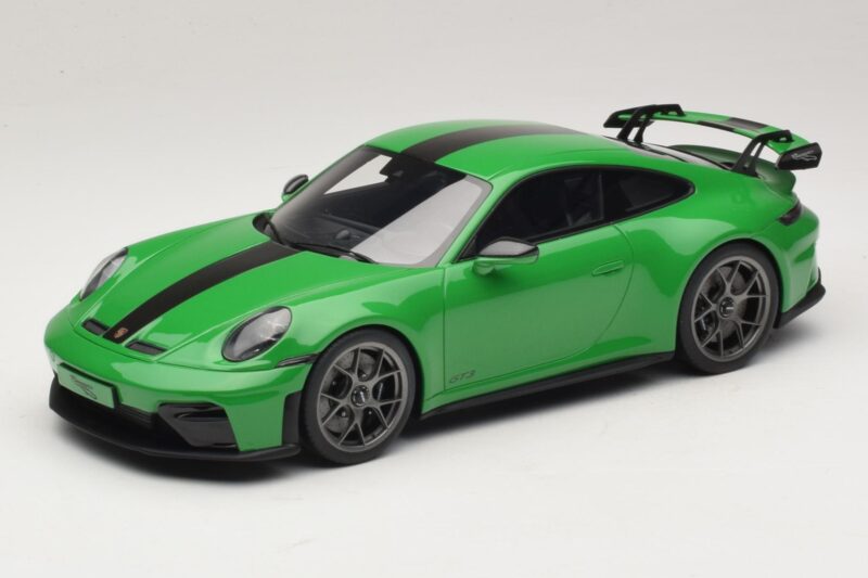 Porsche 911 992.2 GT3 Weissach Package Python Green GT Spirit 1:18 GT576 Živica