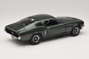 Ford Mustang GT Bullitt s Figúrkou Stevea McQueena Greenlight 1:18 12885 Kov – obrázok 3 z 8