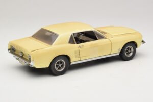 Ford Mustang Coupe Žltý The Walking Dead Greenlight 1:18 12958 Kov – obrázok 3 z 8