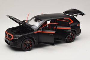 BMW XM G09 Matt Black Minichamps 1:18 110023301 Kov – obrázok 2 z 8