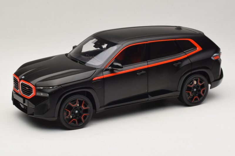 BMW XM G09 Matt Black Minichamps 1:18 110023301 Kov