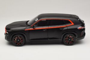BMW XM G09 Matt Black Minichamps 1:18 110023301 Kov – obrázok 4 z 8