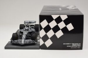 Alfa Romeo Orlen C42 R. Kubica Testing Barcelona 2022 Minichamps 1:18 117229988 Živica – obrázok 6 z 7