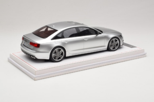 Audi S6 C7 Florett Silver Metallic IVY Merit 1:18 REMC038 Živica – obrázok 3 z 7