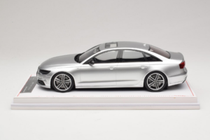 Audi S6 C7 Florett Silver Metallic IVY Merit 1:18 REMC038 Živica