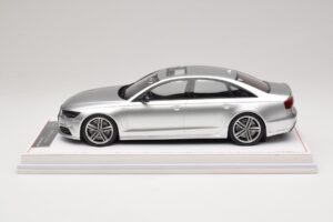 Audi S6 C7 Florett Silver Metallic IVY Merit 1:18 REMC038 Živica