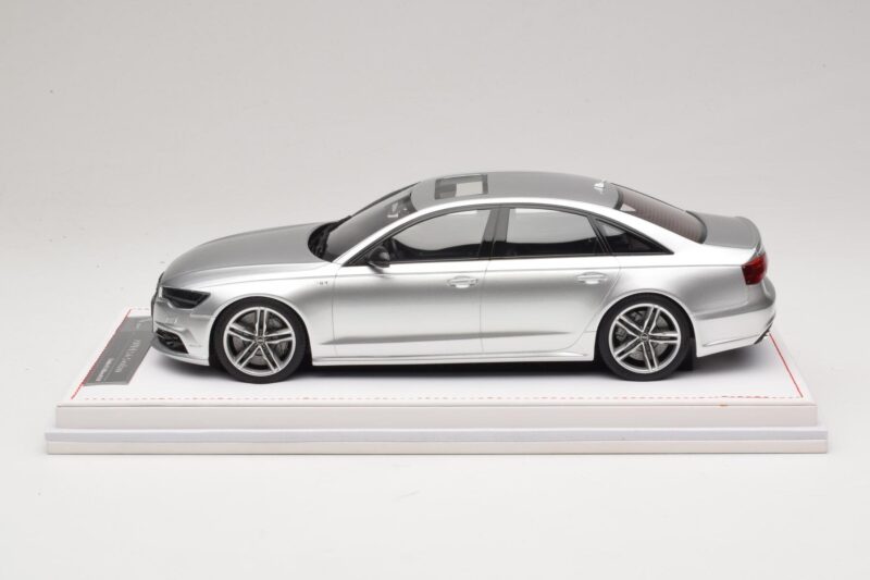 Audi S6 C7 Florett Silver Metallic IVY Merit 1:18 REMC038 Živica