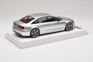 Audi S6 C7 Florett Silver Metallic IVY Merit 1:18 REMC038 Živica – obrázok 3 z 7