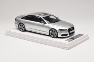 Audi S6 C7 Florett Silver Metallic IVY Merit 1:18 REMC038 Živica – obrázok 4 z 7