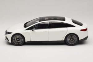 Mercedes EQS V297 Manufaktur Opalite White NZG 1:18 B66961049 Kov – obrázok 4 z 8