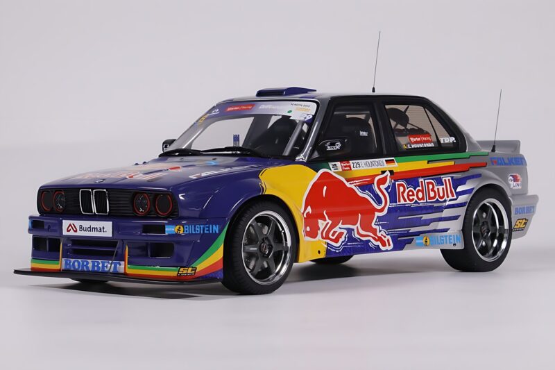 BMW E30 V8 #229 E. Hountondji Red Bull Driftbrothers Drift 2023 Modrý Otto 1:18 OT486 Živica