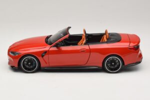 BMW M4 G83 Kabriolet Red Metallic Minichamps 1:18 110021030 Kov – obrázok 4 z 8