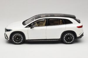 Mercedes EQS SUV X296 Manufaktur Diamond White NZG 1:18 B66960590 Kov – obrázok 4 z 8