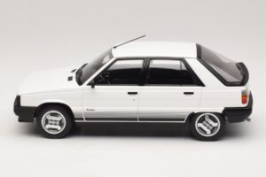 Renault 11 Turbo Biely MCG 1:18 MCG18589 Kov – obrázok 3 z 6