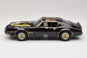 Pontiac Firebird Trans Am Kill Bill Movie Greenlight 1:18 12951 Kov – obrázok 3 z 6