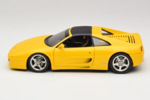 Ferrari F355 Spider Žltý s Čiernou Strechou UT Models 1:18 180074030-P4 Kov – obrázok 4 z 8