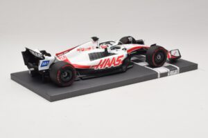 Haas VF-22 K. Magnussen Pole Position Brazilian GP 2022 Minichamps 1:18 117222120 Živica – obrázok 2 z 7