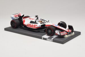 Haas VF-22 K. Magnussen Pole Position Brazilian GP 2022 Minichamps 1:18 117222120 Živica – obrázok 4 z 7
