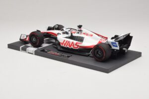 Haas VF-22 K. Magnussen Pole Position Brazilian GP 2022 Minichamps 1:18 117222120 Živica – obrázok 5 z 7