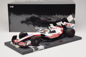 Haas VF-22 K. Magnussen Pole Position Brazilian GP 2022 Minichamps 1:18 117222120 Živica – obrázok 7 z 7