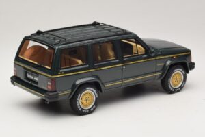 Jeep Cherokee XJ Limited Dark Hunter Green Otto 1:18 OT1340 Živica – obrázok 2 z 6