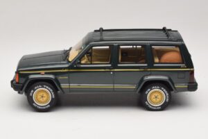 Jeep Cherokee XJ Limited Dark Hunter Green Otto 1:18 OT1340 Živica – obrázok 3 z 6