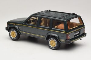 Jeep Cherokee XJ Limited Dark Hunter Green Otto 1:18 OT1340 Živica – obrázok 5 z 6