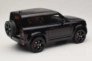 Land Rover Defender 90 L663 P400 X-Dynamic HSE Santorini Black GT Spirit 1:18 GT992 Živica – obrázok 2 z 6