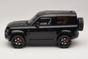 Land Rover Defender 90 L663 P400 X-Dynamic HSE Santorini Black GT Spirit 1:18 GT992 Živica – obrázok 3 z 6