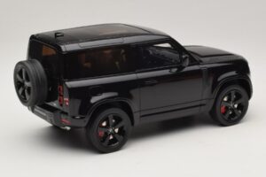 Land Rover Defender 90 L663 P400 X-Dynamic HSE Santorini Black GT Spirit 1:18 GT992 Živica – obrázok 2 z 6