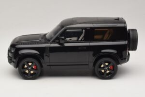 Land Rover Defender 90 L663 P400 X-Dynamic HSE Santorini Black GT Spirit 1:18 GT992 Živica – obrázok 3 z 6