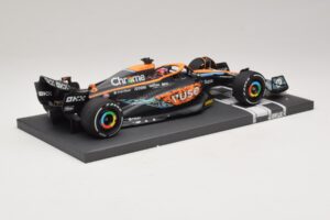 McLaren MCL36 #3 D. Ricciardo Abu Dhabi GP 2022 Minichamps 1:18 537224003 Živica – obrázok 2 z 7